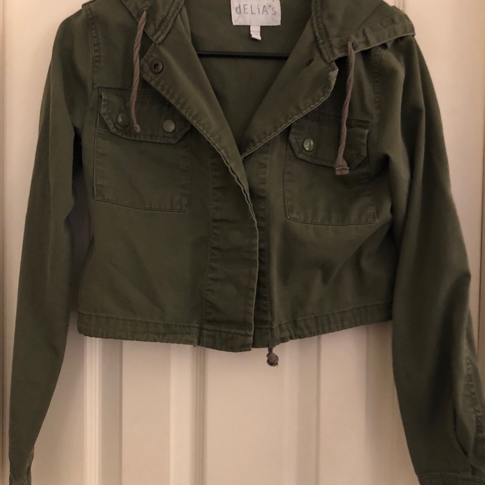 Cropped jacket.